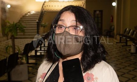 Estamos tirando el dinero de nuestros aportes en un sueldo que no lo tendría que cobrar Marchi, expresó. Estamos tirando el dinero de nuestros aportes en un sueldo que no lo tendría que cobrar Marchi, expresó.