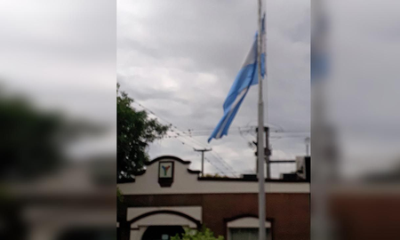Un intendente tucumano puso la bandera a media asta por la legalización del aborto Un intendente tucumano puso la bandera a media asta por la legalización del aborto