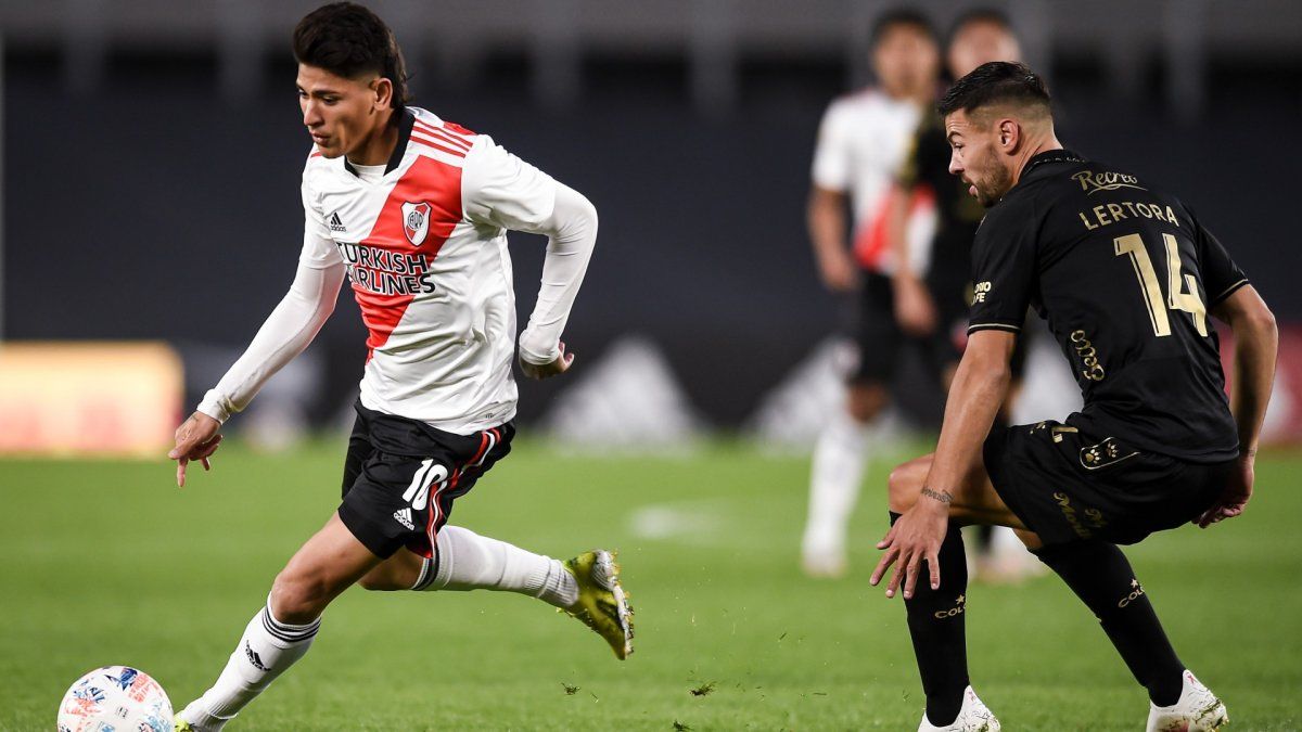 El sábado River y Colón se enfrentan en Santiago del Estero. Mirá las estadísticas de ambos y la comparación entre sí tras los respectivos torneos que ganaron. &nbsp;