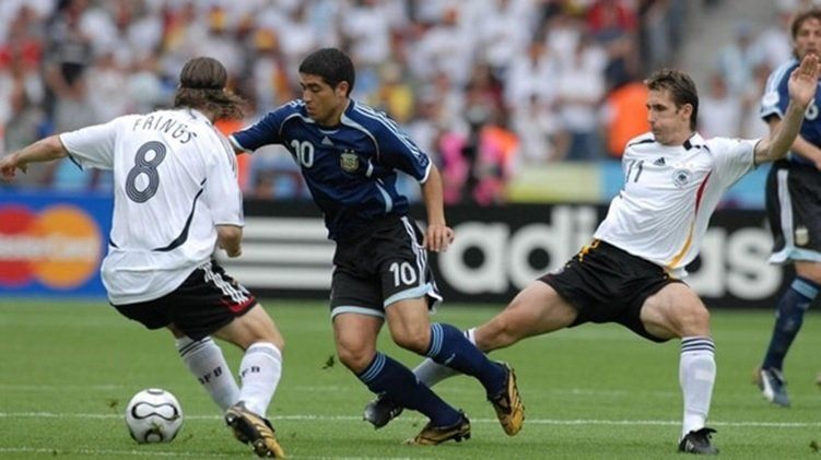 Por qué Marcelo Bielsa no llevó a Juan Román Riquelme al Mundial de Corea-Japón 2002