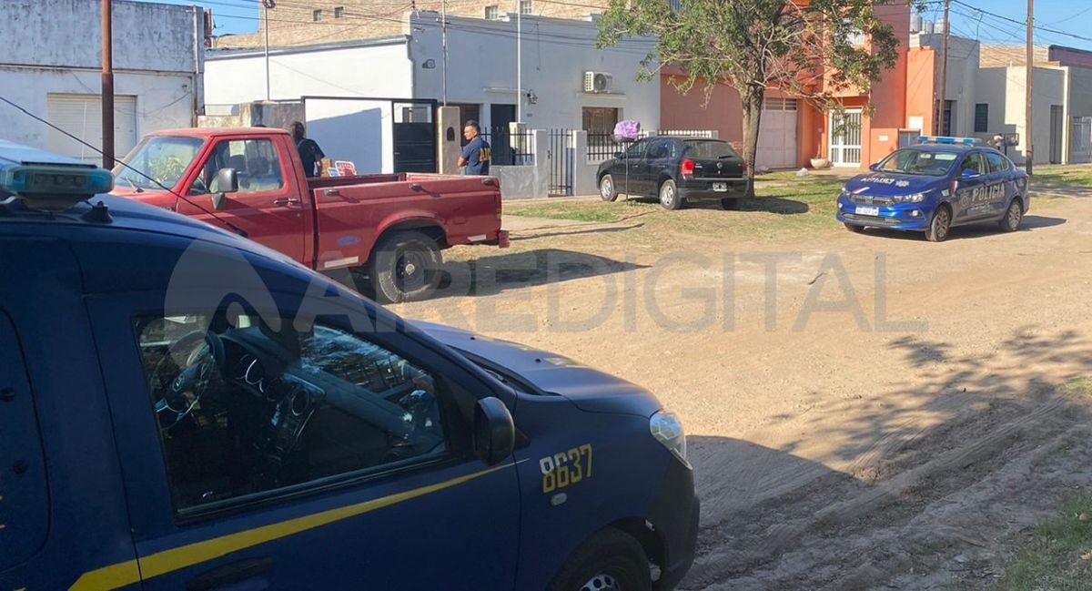 Los hechos ocurrieron en López y Planes al 1300, a donde arribó personal de investigación y prevención.