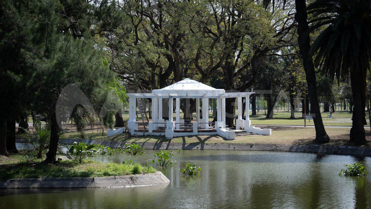 Los trabajos avanzan en el parque Garay, los piletones lucen limpios y la pérgola renovada. Los trabajos avanzan en el parque Garay, los piletones lucen limpios y la pérgola renovada.