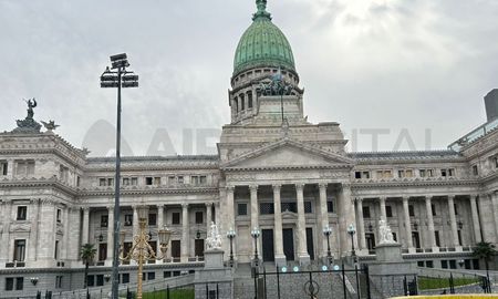Tras el asesinato de Kim Gómez, la Cámara de Diputados debatirá este miércoles en comisión el proyecto para bajar la edad de imputabilidad para establecerla en 14 años. Tras el asesinato de Kim Gómez, la Cámara de Diputados debatirá este miércoles en comisión el proyecto para bajar la edad de imputabilidad para establecerla en 14 años.