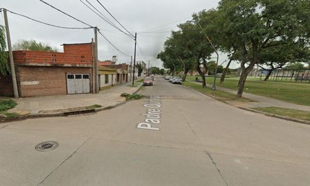 Dos personas detenidas en el barrio Santa Rosa de Lima, tras agredir a policías y romper a patadas un portón Dos personas detenidas en el barrio Santa Rosa de Lima, tras agredir a policías y romper a patadas un portón