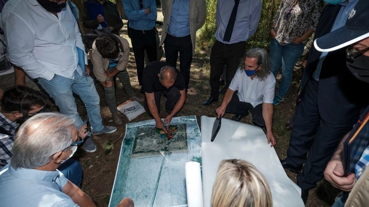 Los imputados son militares retirados. Están acusados por el asesinato de cuatro personas cuyos cuerpos "aparecieron" en las costas del Río de la Plata, entre 1976 y 1978. Una de ellas es Rosa Novillo Corvalán, la hermana de Rodolfo.