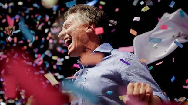 Mauricio Macri tomó posesión de su cargo como Presidente de la República Argentina el 10 de diciembre de 2015. Mauricio Macri tomó posesión de su cargo como Presidente de la República Argentina el 10 de diciembre de 2015.