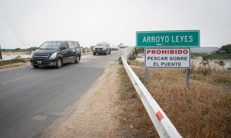 Puente sobre el Arroyo Leyes. Puente sobre el Arroyo Leyes.