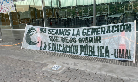 Los alumnos de la escuela secundaria UNL se suman a las protestas por la educación pública. Los alumnos de la escuela secundaria UNL se suman a las protestas por la educación pública.