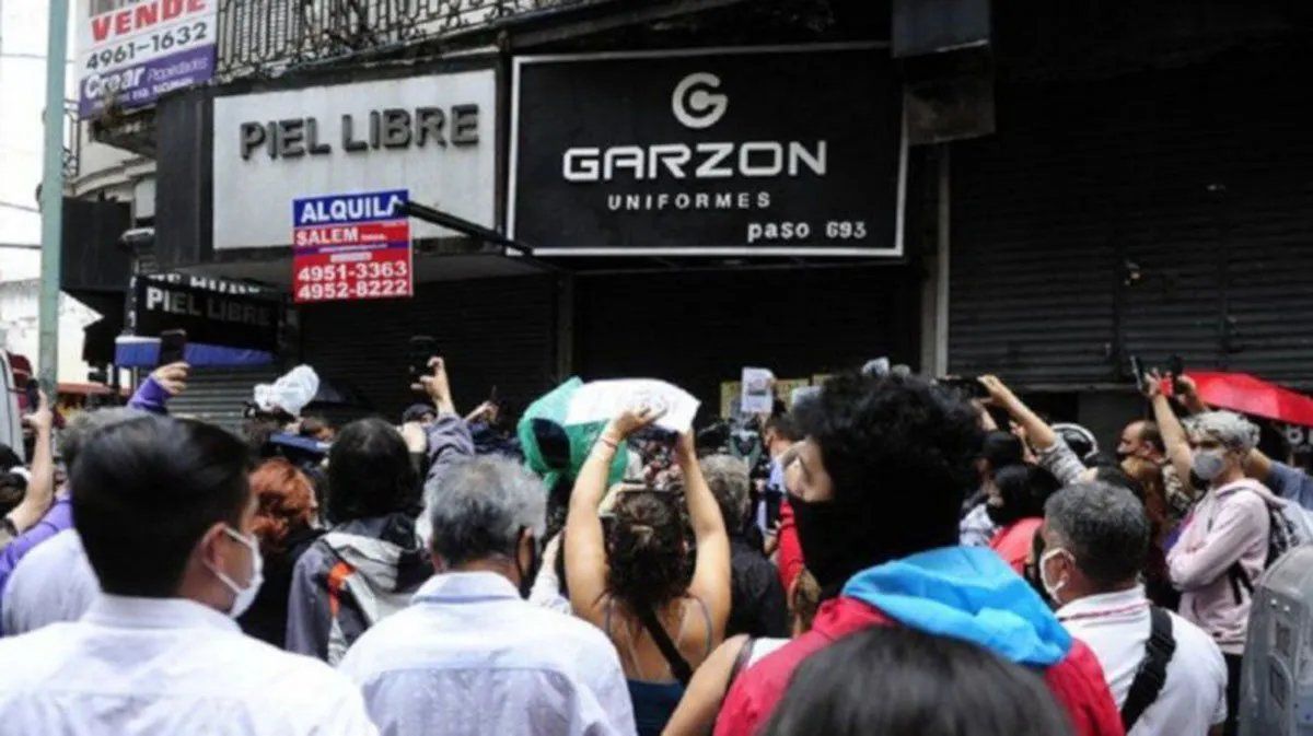 El comerciante es acusado de abuso sexual a una joven venezolana.