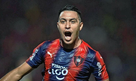 Ángel Cardozo Lucena quedó a una fima de ser jugador de Colón. Ángel Cardozo Lucena quedó a una fima de ser jugador de Colón.