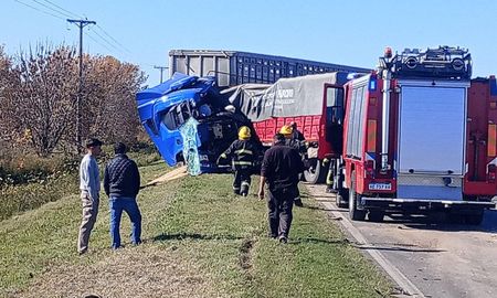 El accidente ocurrió en la Ruta Nacional 34, a la altura de Luis Palacios. Uno de los conductores se encuentra en grave estado. Se implementaron desvíos por demoras en la circulación. El accidente ocurrió en la Ruta Nacional 34, a la altura de Luis Palacios. Uno de los conductores se encuentra en grave estado. Se implementaron desvíos por demoras en la circulación.