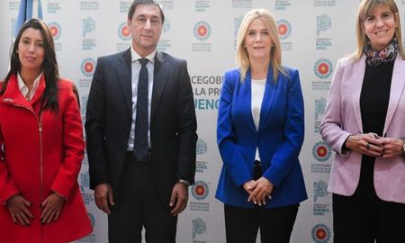 En un comunicado difundido este miércoles, los vicegobernadores de provincias gobernadas por el Frente de Todos (FdT) expresaron su firme apoyo a la vicepresidenta de la Nación, Cristina Fernández de Kirchner. En un comunicado difundido este miércoles, los vicegobernadores de provincias gobernadas por el Frente de Todos (FdT) expresaron su firme apoyo a la vicepresidenta de la Nación, Cristina Fernández de Kirchner.