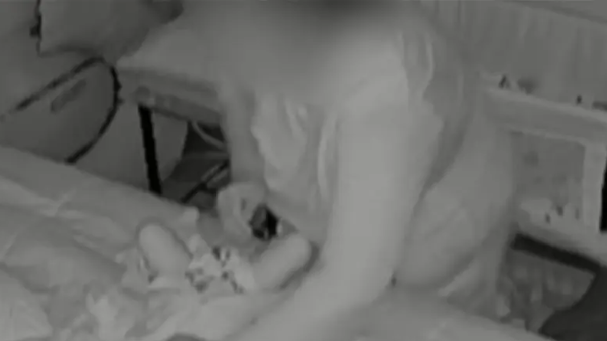 Lo revoleó como a un muñeco: el impactante video de una niñera maltratando a un bebé de 7 meses