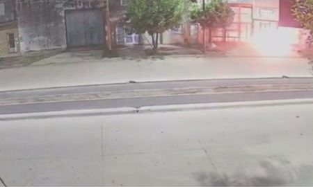 Prendieron fuego un lubricentro en Rosario y todo quedó registrado en las cámaras de seguridad. Prendieron fuego un lubricentro en Rosario y todo quedó registrado en las cámaras de seguridad.