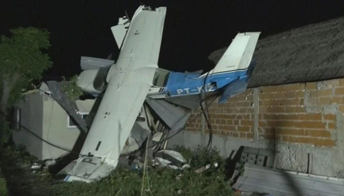 Una avioneta cayó en una casa, y salvaron milagrosamente sus vidas