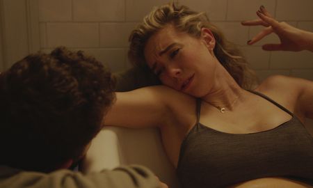Vanesa Kirby y Shia LaBeouf protagonizan la aclamada película de Netflix: Fragmentos de una mujer. Vanesa Kirby y Shia LaBeouf protagonizan la aclamada película de Netflix: Fragmentos de una mujer.