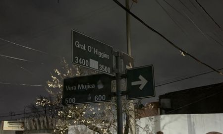La Policía de Investigaciones trabajó en la esquina de Vera Mujica y OHiggins, en barrio Centenario, donde secuestró 11 vainas servidas tras un tiroteo ocurrido horas después del homicidio registrado en la misma zona. La Policía de Investigaciones trabajó en la esquina de Vera Mujica y OHiggins, en barrio Centenario, donde secuestró 11 vainas servidas tras un tiroteo ocurrido horas después del homicidio registrado en la misma zona.