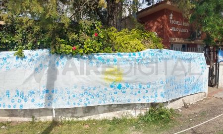 La Escuela N° 869 se ubica en el kilómetro 4 de la Ruta Provincial N° 1. La Escuela N° 869 se ubica en el kilómetro 4 de la Ruta Provincial N° 1.