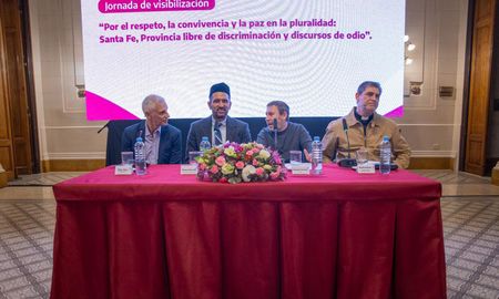 La jornada “Por el respeto, la convivencia y la paz en la pluralidad: Santa Fe, Provincia libre de discriminación y discursos de odio” se realizó en la Legislatura Provincial. La jornada “Por el respeto, la convivencia y la paz en la pluralidad: Santa Fe, Provincia libre de discriminación y discursos de odio” se realizó en la Legislatura Provincial.