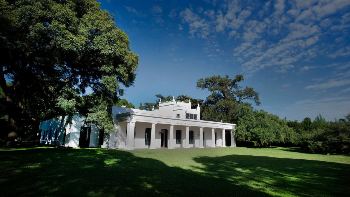 Entre los numerosos atractivos de San Isidro se encuentra el Museo Pueyrredón, uno de los más importantes de la ciudad. Entre los numerosos atractivos de San Isidro se encuentra el Museo Pueyrredón, uno de los más importantes de la ciudad.