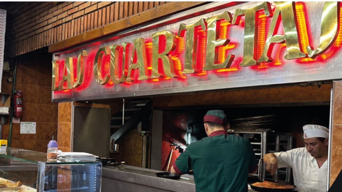 El precio de una docena de empanadas en Las Cuartetas.