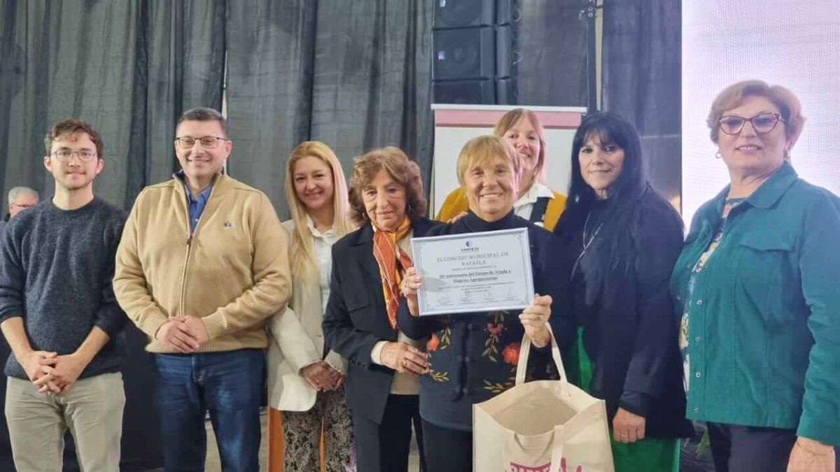 Pioneras como Ana Piovano, Romina Romero, Norma Bessone, Ana Ferrero y Betty Borgogno fueron homenajeadas por el Concejo Municipal.
