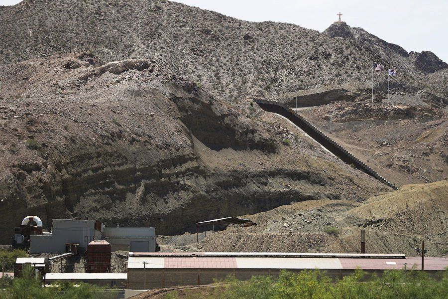 Muro con México: Trump desvió otros 3.600 millones de dólares del Pentágono para “prevenir entradas ilegales”