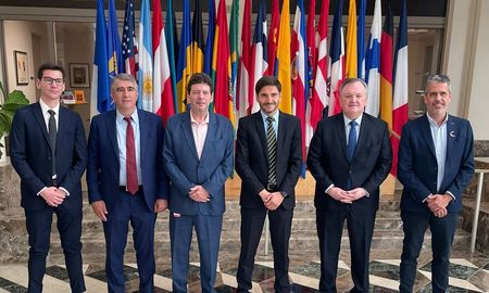 El actual legislador provincial estuvo acompañado por una comitiva integrada, entre otros, por los senadores Felipe Michlig, Germán Giacomino y el diputado Fabián Bastía. El actual legislador provincial estuvo acompañado por una comitiva integrada, entre otros, por los senadores Felipe Michlig, Germán Giacomino y el diputado Fabián Bastía.