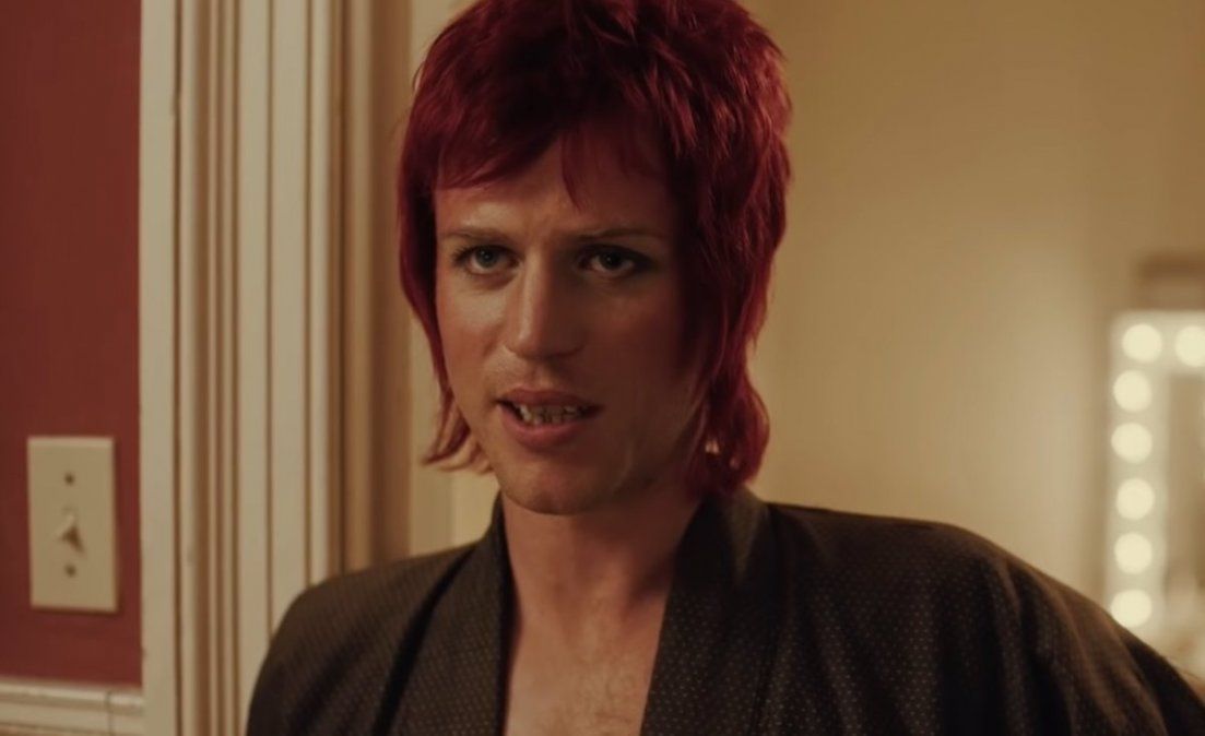 Johnny Flynn interpreta a David Bowie en la película biográfica Stardust.