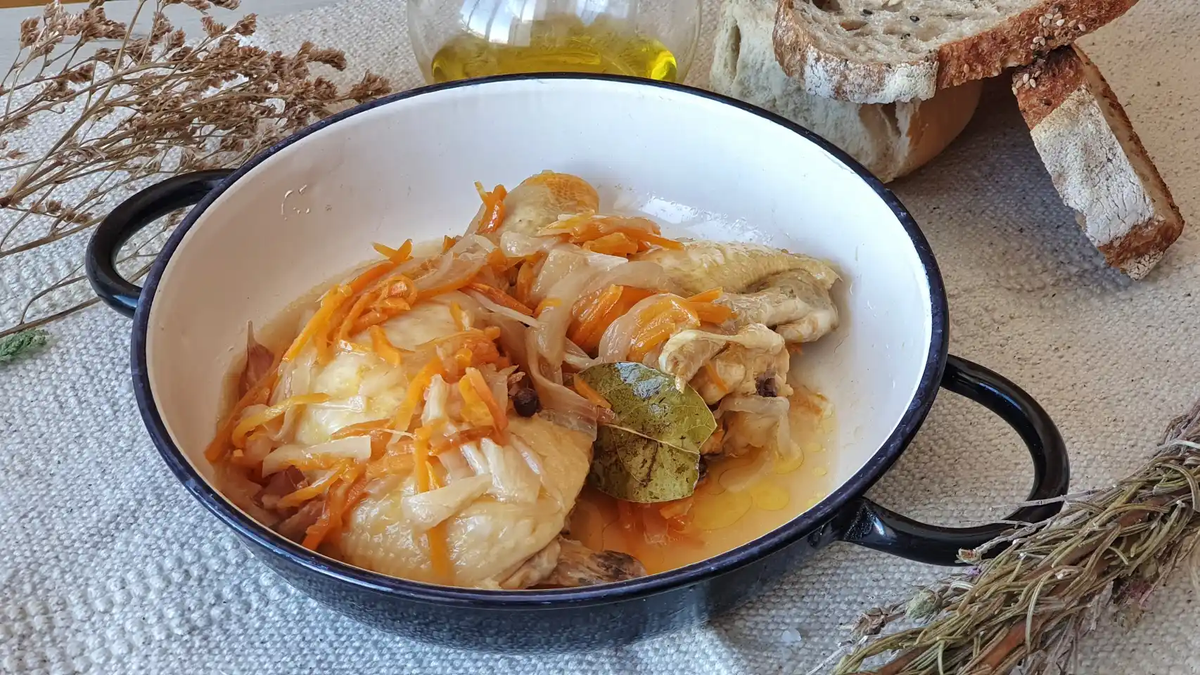 El escabeche de pollo es una excelente opción para hacer en casa y disfrutar de un plato diferente. El escabeche de pollo es una excelente opción para hacer en casa y disfrutar de un plato diferente.