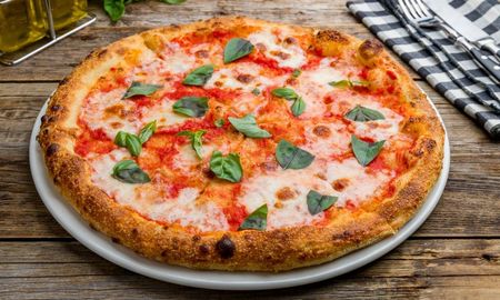 Cocinar a fuego lento es clave para lograr una salsa de tomate perfecta y equilibrada. Cocinar a fuego lento es clave para lograr una salsa de tomate perfecta y equilibrada.