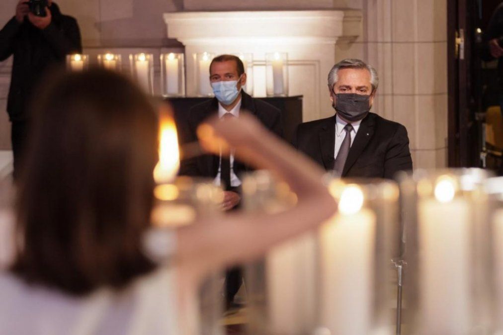 Alberto Fernández y gobernadores rindieron homenaje a las víctimas de la pandemia.