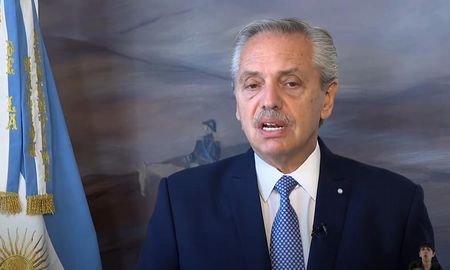 El presidente Alberto Fernández afirmó que la presencia policial y militar no es suficiente para combatir al narcotráfico en Rosario. El presidente Alberto Fernández afirmó que la presencia policial y militar no es suficiente para combatir al narcotráfico en Rosario.