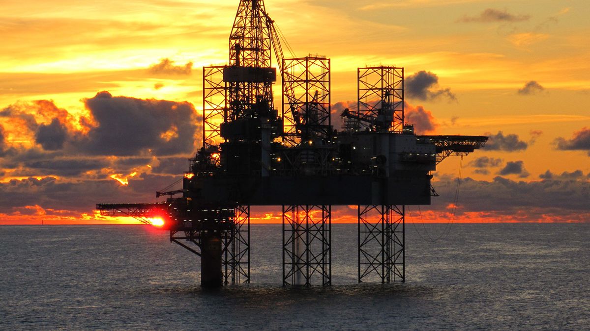 Martín Guzmán, convocó a un acto para este martes a las 10.30 junto a petroleras, gobernadores y sindicalistas en que anunciará un decreto que flexibilizará el acceso a dólares para las empresas petroleras.