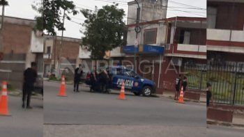 El homicidio fue en inmediaciones de Santiago de Chile y 12 de Infantería, mientras que personal policial realizó un operativo en 12 de Infantería y Peñaloza, en el que cortaron la cuadra.