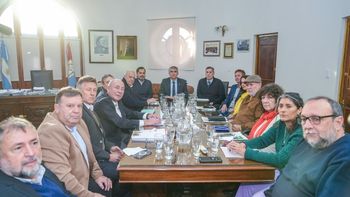 Sin oferta salarial, la relación entre el Gobierno y los gremios se tensa en paritarias
