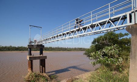 Las tomas de agua que abastecen a la ciudad de Santa Fe están en riesgo intermedio por la bajante del río Paraná. Las tomas de agua que abastecen a la ciudad de Santa Fe están en riesgo intermedio por la bajante del río Paraná.