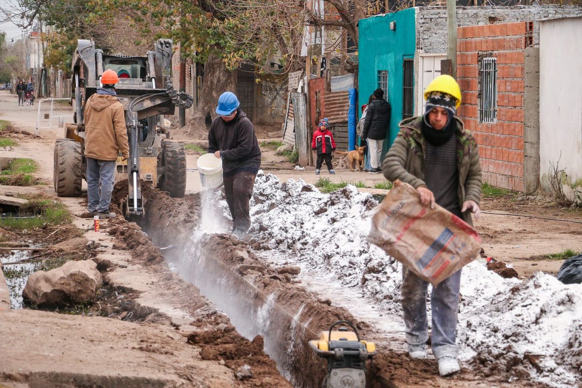 La provincia de Santa Fe trabaja en la mejora del servicio de agua potable en 8 barrios populares de la zona oeste de la ciudad de Rosario.