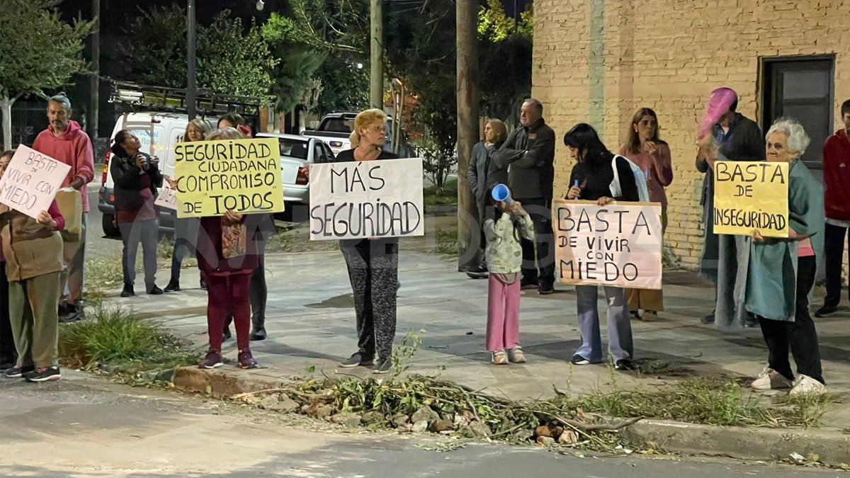 Vecinos y vecinas de todas las edades se unieron en un mismo reclamo por más seguridad.