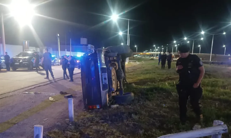 Un delincuente murió en una persecución policial, luego de robar una camioneta en Mendoza. Un delincuente murió en una persecución policial, luego de robar una camioneta en Mendoza.
