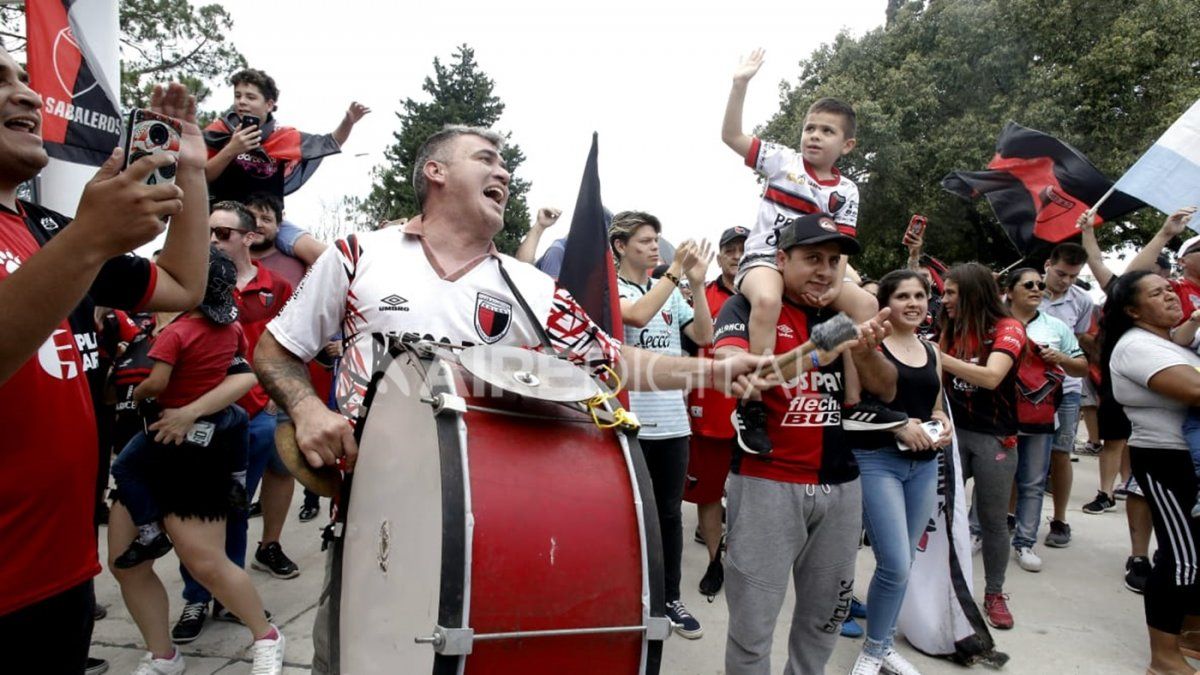 Las 37 mejores fotos de la multitudinaria despedida al plantel de Colón