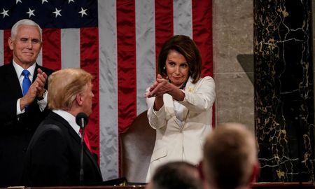 La demócrata Nancy Pelosi, presidenta de la Cámara de Representantes y enemiga política de Donald Trump, busca darle el último golpe al republicano antes de dejar su mandato. La demócrata Nancy Pelosi, presidenta de la Cámara de Representantes y enemiga política de Donald Trump, busca darle el último golpe al republicano antes de dejar su mandato.