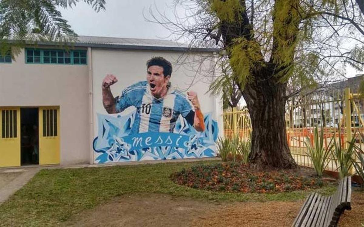 La escuela primaria de Rosario donde estudió Lionel Messi volvió a ser vandalizada.