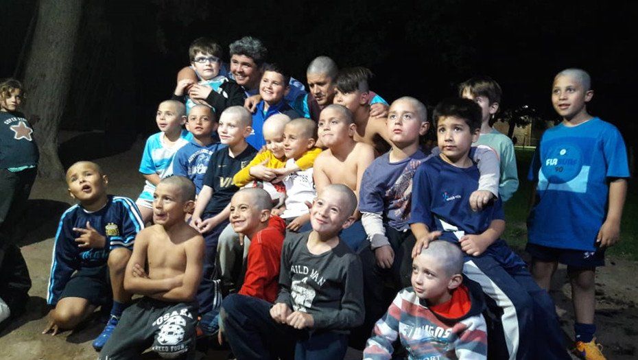 Tienen 7 años y se raparon para apoyar a un compañero con cáncer