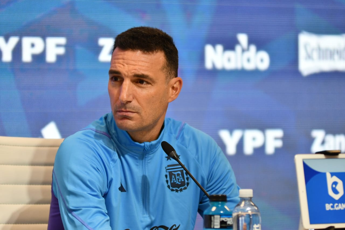 Lionel Scaloni, quien puso en duda su continuidad a fines del 2023, arrancó el año renovado y ratificó su continuidad. Lionel Scaloni, quien puso en duda su continuidad a fines del 2023, arrancó el año renovado y ratificó su continuidad.