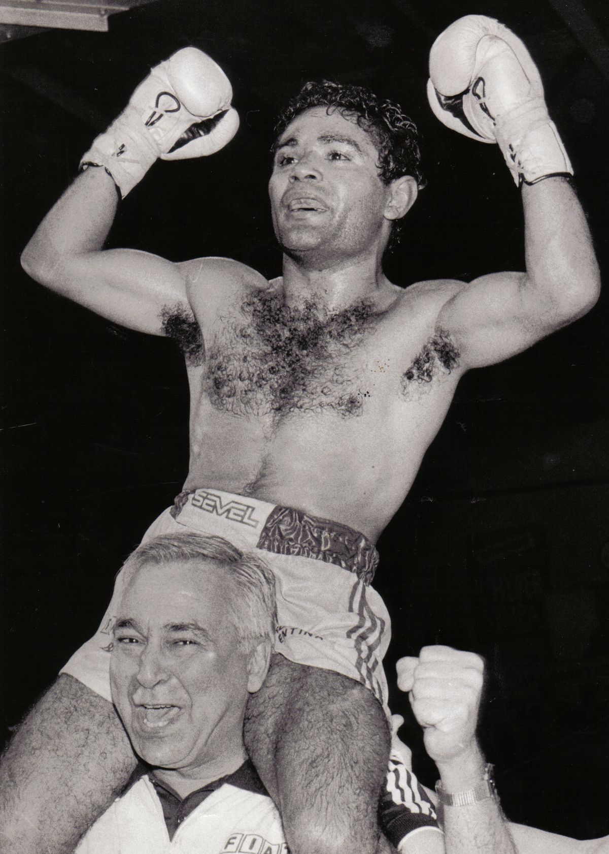 A lo largo de su carrera, Falucho fue representado por el empresario Francisco Giordano (en la foto) y, sus entrenadores, fueron Carlos Horacio Bustos y Marcelo Tejero. Con ellos, fue campeón argentino, sudamericano y mundial mosca AMB, y supermosca CMB. A lo largo de su carrera, Falucho fue representado por el empresario Francisco Giordano (en la foto) y, sus entrenadores, fueron Carlos Horacio Bustos y Marcelo Tejero. Con ellos, fue campeón argentino, sudamericano y mundial mosca AMB, y supermosca CMB.