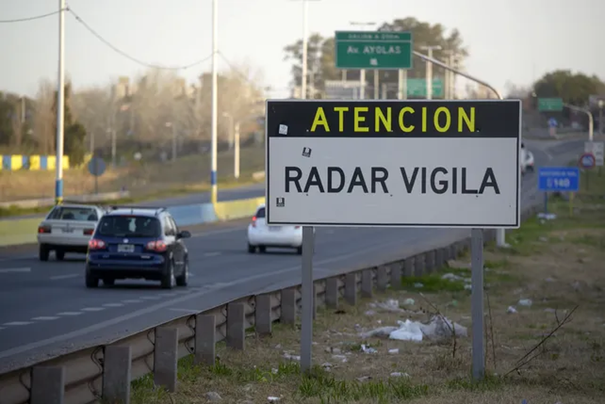 Una cadena WhatsApp asegura que hay más de 20 radares móviles en Santa Fe: ¿ verdadero o falso?