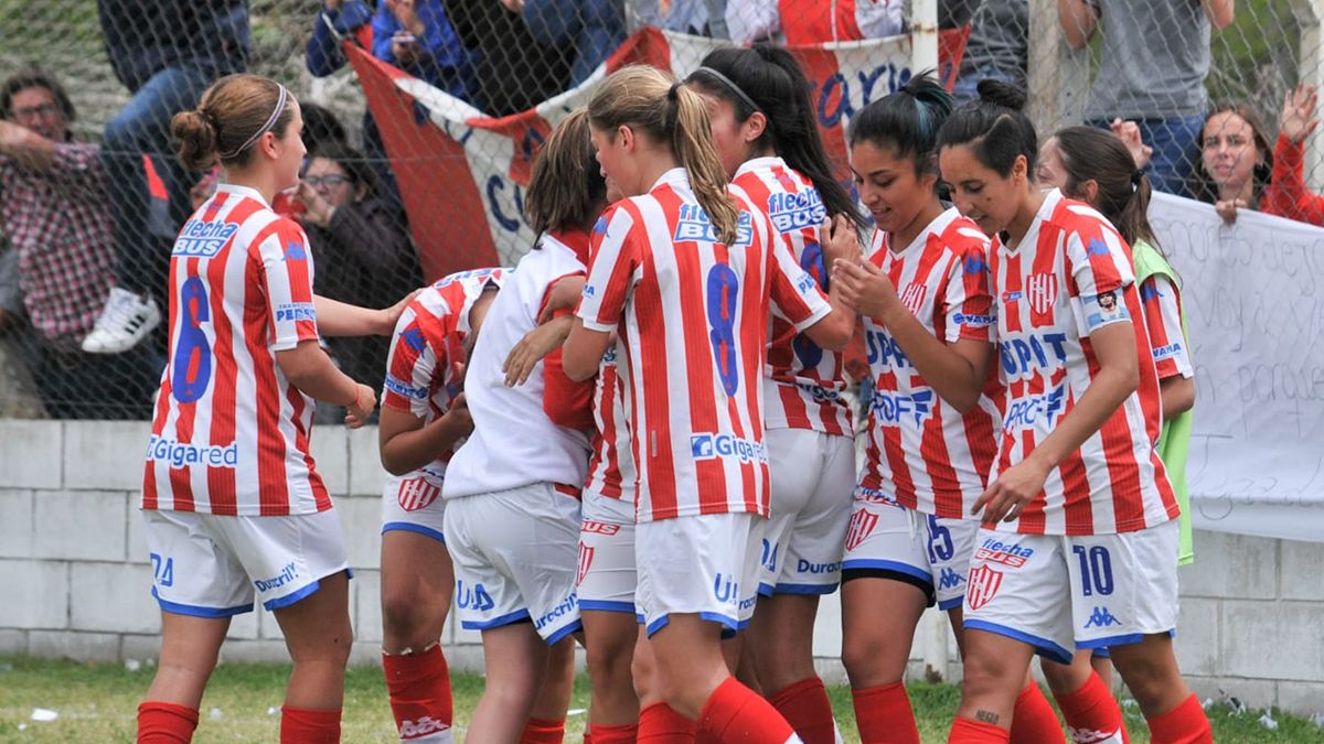 Unión goleó a Colón y se consagró campeón del Torneo Apertura de la Liga Santafesina de Fútbol femenino.