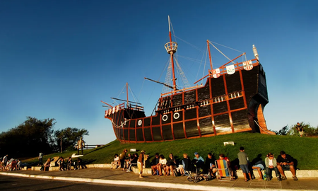 Santa Teresita se encuentra ubicada en uno de los sectores más importantes de la Costa Argentina. Santa Teresita se encuentra ubicada en uno de los sectores más importantes de la Costa Argentina.