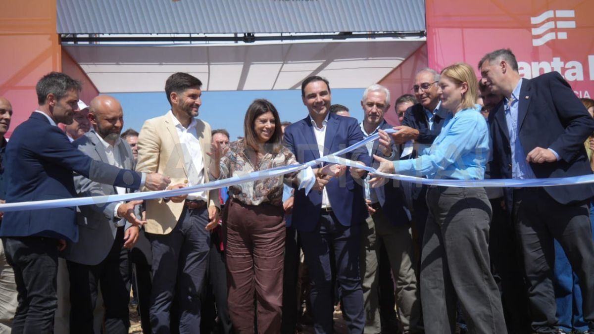 Así fue el corte de cintas que dejó inaugurado el stand de Santa Fe en Expoagro.